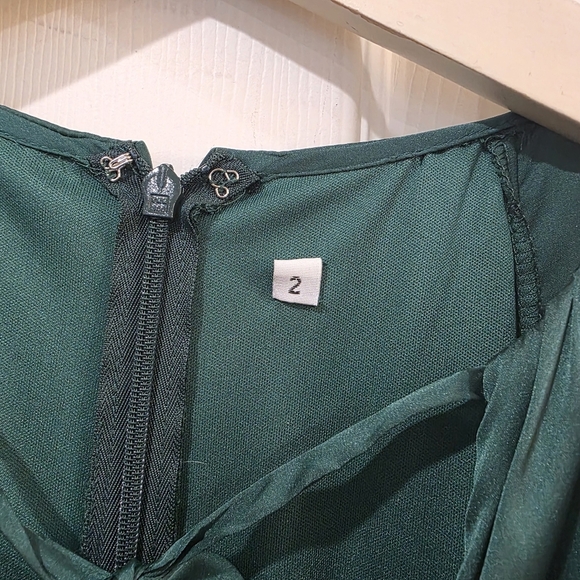 NWT Mac Duggal Cold-Shoulder Bishop Sleeve Keyhole Neck Dress - Picture 7 of 9